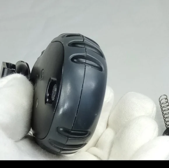 Motorola T5820 Two-Way Radios in Black and Gray - Picture 3 of 15